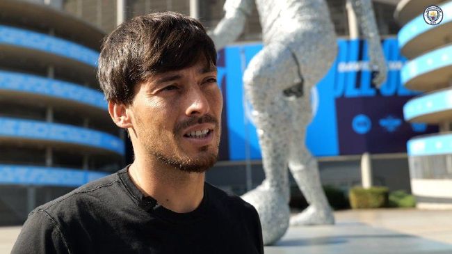 火舞脱了内裤打开腿让男人桶