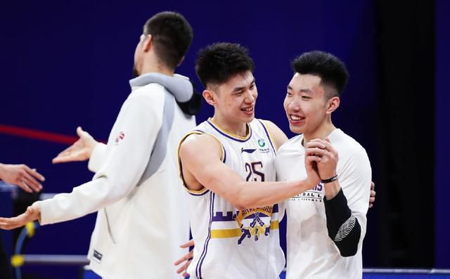 年轻老师6大胸女教师